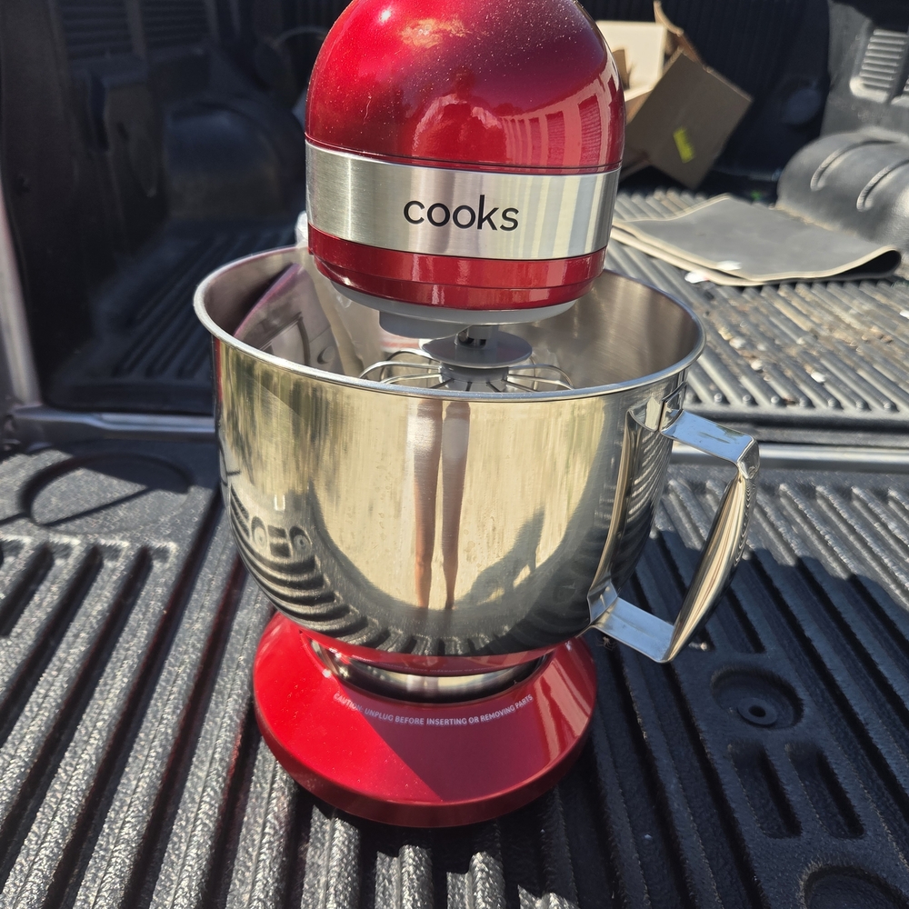Cooks 5.3 Stand Mixer With Dough Hook, Paddle & Whsik New Never Used